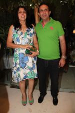 ROSHNI & PARVEZ DAMANIA at the Launch of Azeem Khan_s festive accessory collection in Mumbai on 23rd Oct 2012.JPG